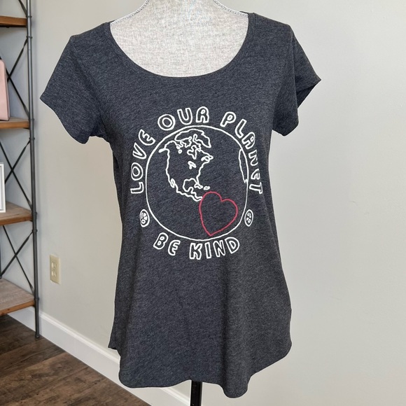 Lucky Brand Tee Love Our Planet Be Kind Tee Soft Graphic T-Shirt Top Grey Medium - Picture 3 of 15